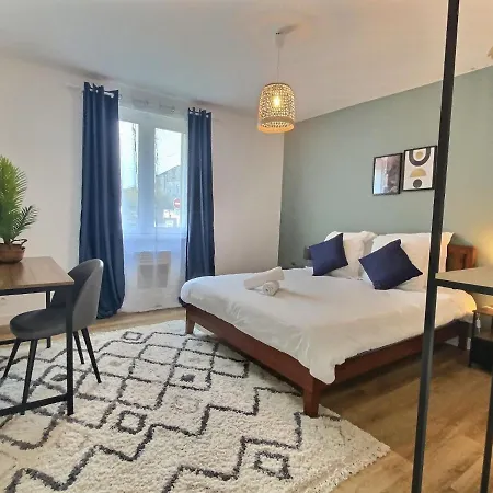Holiday home Superbe * Maison Moderne * Proche Centre * Parking Prive *